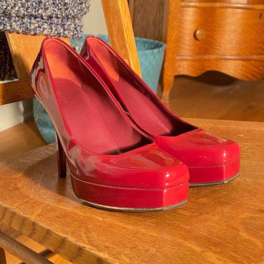 Red Gucci heels size 8 or 33 good condition